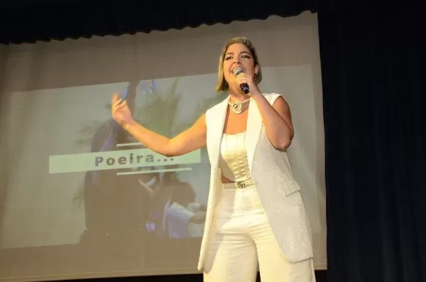 Uliana Ferreira encanta público em palestra promovida pelo CMEC da ACE Ourinhos em parceria com o SEBRAE