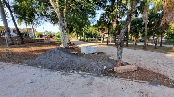 Prefeitura de Ourinhos explica motivo de paralisação de obras nas praças da Vila Perino e Vila Mano e promete retorno em breve 