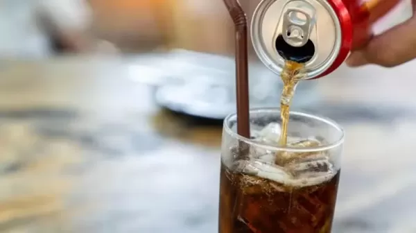 Trump anuncia que Coca-Cola passará a usar açúcar de cana nos EUA após pressão por mudanças na fórmula