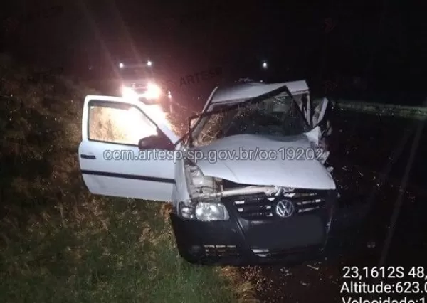 Colisão entre Gol e Prisma deixa um morto e quatro feridos na SP-255 em Avaré