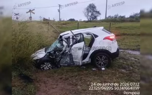 Acidente entre carro e veículo da Saúde de Tupã deixa quatro pessoas feridas na SP-294