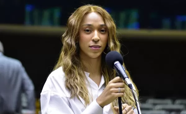 PEC para fim da jornada 6x1 reúne 134 assinaturas e impulsiona debate sobre semana de trabalho reduzida no Brasil