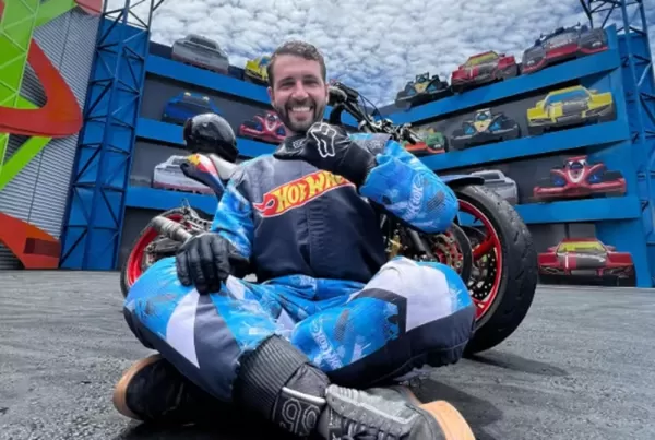 Piloto morre em acidente durante apresentação no Beto Carrero World