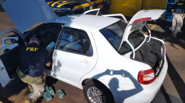 PRF prende homem transportando pasta base de cocaína em Ourinhos