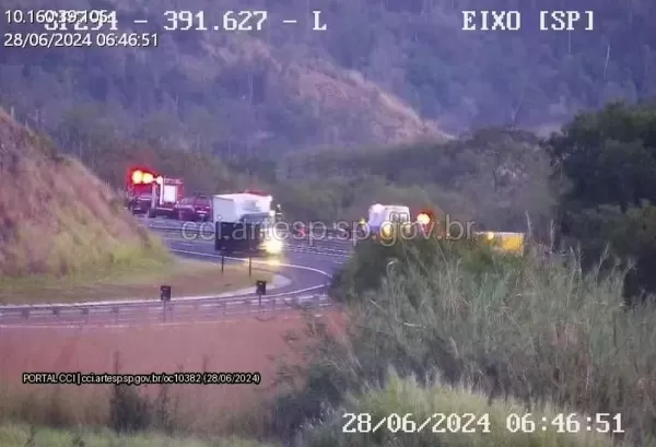 Caminhão de gás cai em ribanceira e gera alerta de explosão na região 