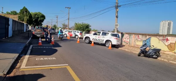 Operação Bloqueio da Polícia Militar visa coibir uso irregular de bicicletas motorizadas e veículos barulhentos em Ourinhos