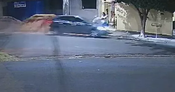 Vídeo: Idoso de 75 anos é atropelado em Ourinhos; autora do atropelamento não prestou socorro 