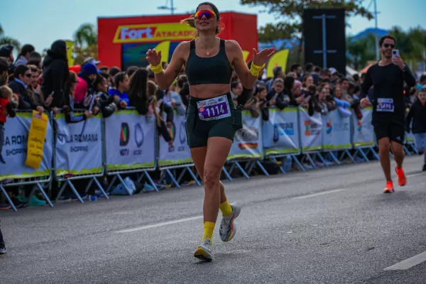 Influencer ourinhense completa Maratona Internacional de Floripa 