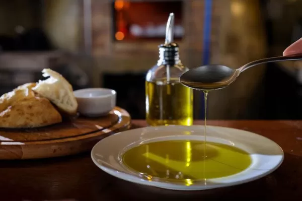 Anvisa proíbe a venda de mais duas marcas de azeite; veja quais