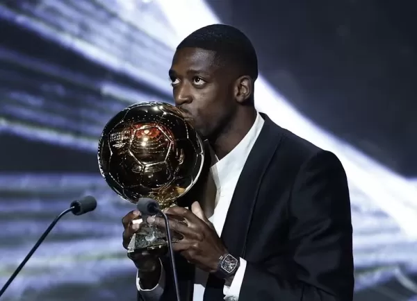 Ousmane Dembélé conquista a Bola de Ouro e faz história no PSG