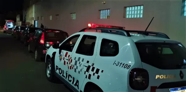 Mulher é presa após esfaquear companheiro em Ourinhos 