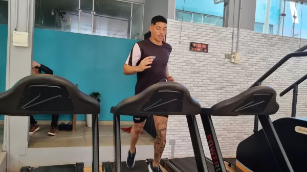 Goleiro Kauê aproveita pausa da temporada em Ourinhos e celebra momento de destaque no Corinthians