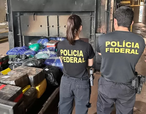 Polícia Federal incinera 1,7 toneladas de drogas apreendidas em toda a região 