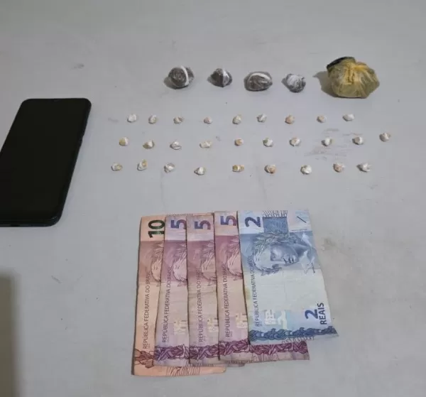 Homem de 34 anos é preso por tráfico de drogas em Ourinhos; polícia apreende crack e maconha escondidos sob tanque de lavar roupas