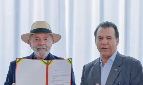 Lula assina decreto que aumenta valor do salário mínimo para R$ 1.518 em 2025