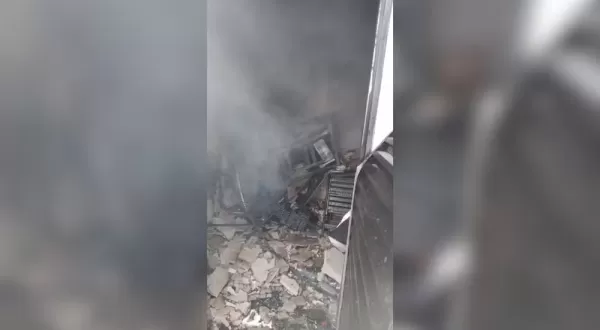 Raio atinge imóvel e provoca incêndio em central de monitoramento em Bastos