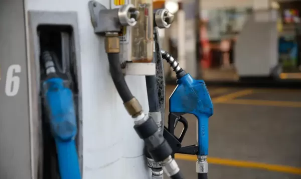 Governo Lula obtém adesão de 80% dos Estados a subsídio do diesel importado para conter alta dos preços