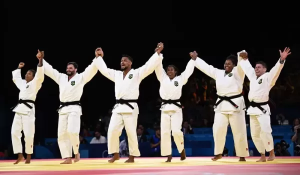 Judô brasileiro encerra participação nas Olimpíadas de Paris 2024 com medalha de bronze por equipes