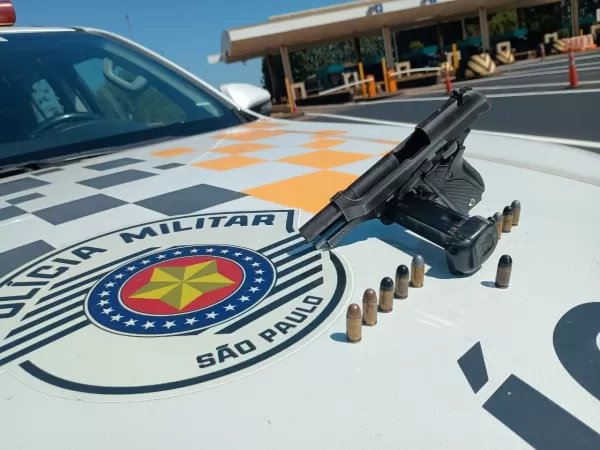 Homem é preso com arma de fogo em caminhão na Orlando Quagliato em Santa Cruz do Rio Pardo