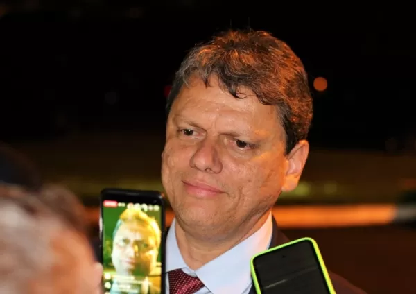 Governador de São Paulo, Tarcísio autoriza licitação para privatização da gestão de escolas estaduais 