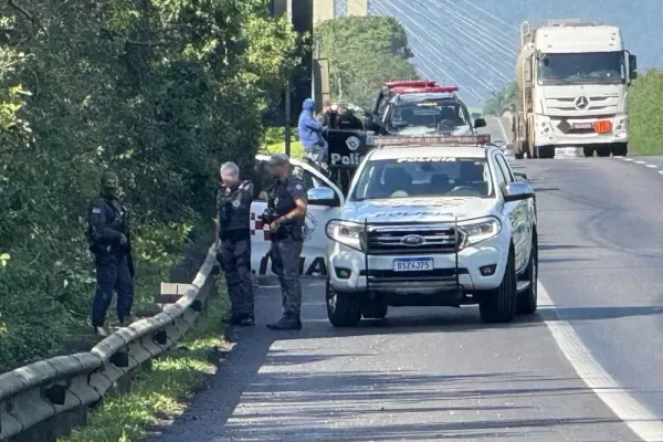 Três suspeitos morrem em confronto com o COE na Rodovia dos Imigrantes, em Cubatão (SP)