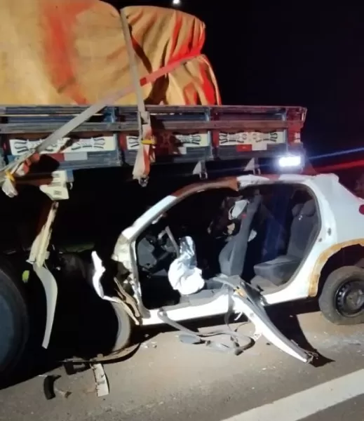 Colisão na Raposo Tavares deixa motorista preso às ferragens em Salto Grande