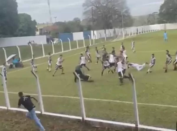 Campeonato Intermunicipal em São Pedro do Turvo termina em briga generalizada; equipes são expulsas da competição