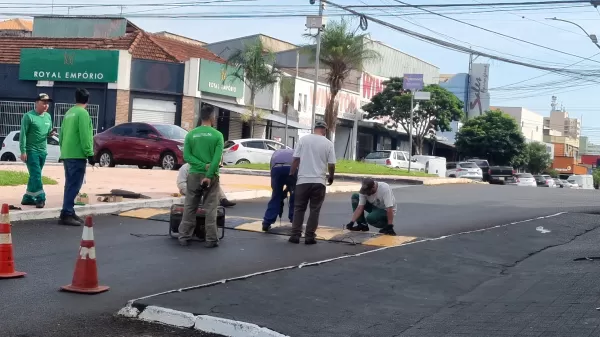 Prefeitura instala lombada em cruzamento com histórico de acidentes em Ourinhos