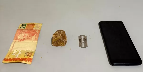 Jovem é preso por tráfico de drogas no Residencial Vandelena Moraes Freire em Ourinhos