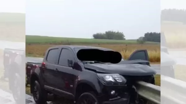 Motorista morre após perder o controle da direção e bater caminhonete contra defensa metálica de rodovia na região