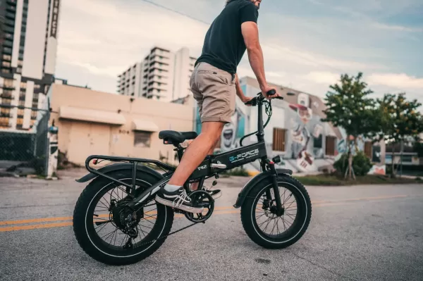 Prefeitura de Santa Cruz do Rio Pardo quer proibir o uso de bicicletas e scooters elétricas por menores de 16 anos
