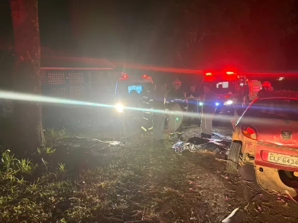 Casal morre em grave acidente após fuga em Vera Cruz; polícia investiga suicídio ou feminicídio