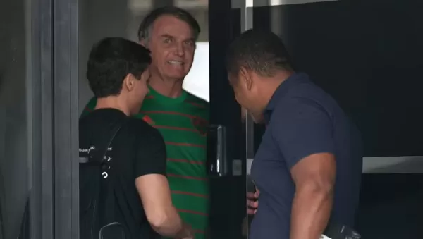 Defesa pede ao STF que Bolsonaro reduza pena por meio de leitura de livros no sistema prisional