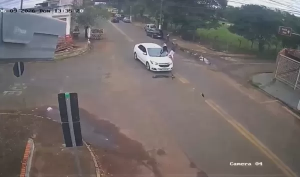 Duas crianças ficam feridas após acidente com patinete elétrico em Paraguaçu Paulista