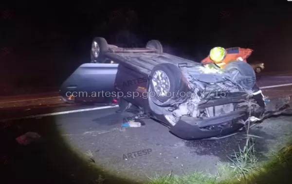 Três pessoas da mesma família morrem em capotamento na Rodovia Castello Branco, em Avaré
