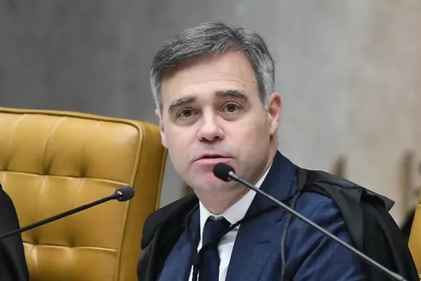 Ministro do STF, André Mendonça, decide que restrição a "saidinhas" não retroage para condenados antigos