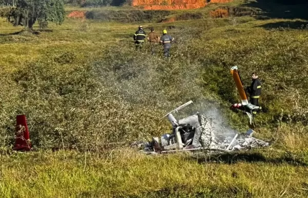 Helicóptero cai em Pomerode, pega fogo e piloto morre carbonizado no Vale do Itajaí