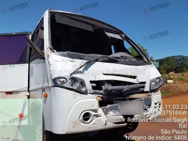 Acidente entre ônibus e carreta deixa 11 feridos em rodovia de Itaí