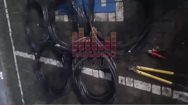 Dupla é presa em flagrante por furto de mais de 100 metros de fios de cobre em Chavantes
