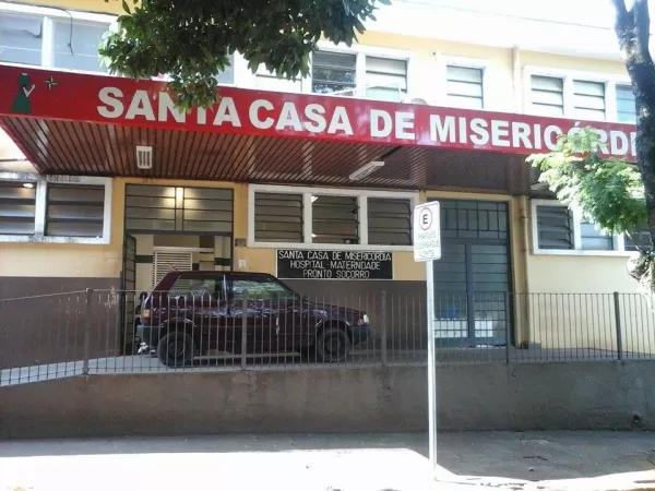 Mulher de 32 anos morre na Santa Casa de Santa Cruz do Rio Pardo; causas estão sendo investigadas