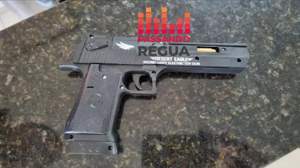 Homem é detido após exibir arma de brinquedo e intimidar pessoas em posto de combustíveis em Bernardino de Campos