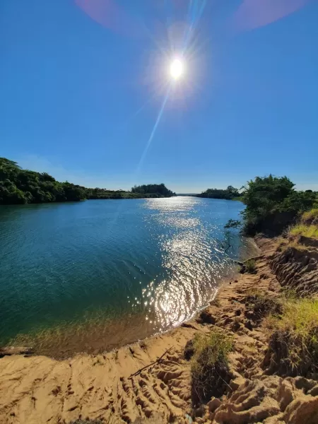 Motocicleta é furtada enquanto jovem se banhava no Rio Paranapanema, em Ourinhos