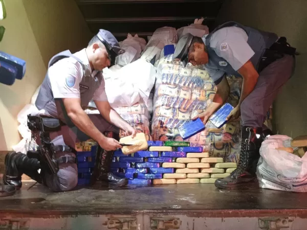 Policiamento Rodoviário prende traficante com carga de cocaína em Ipaussu