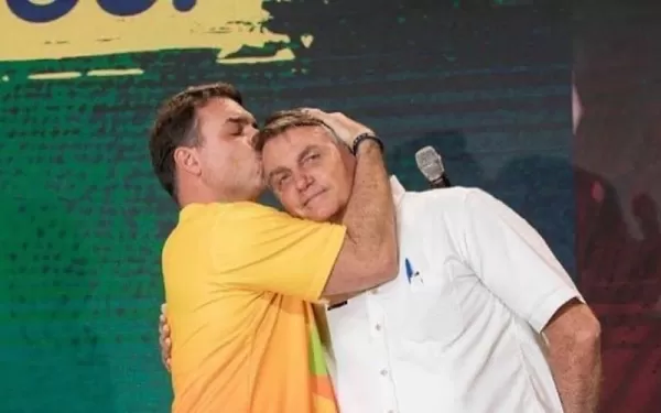 Flávio Bolsonaro diz ter sido escolhido pelo pai para disputar a Presidência em 2026