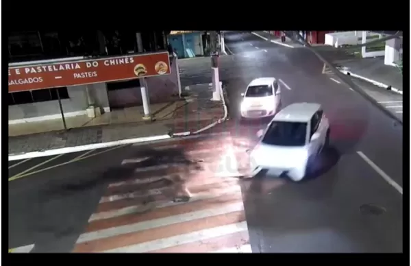 Câmeras de monitoramento flagram confusão, perseguição e agressões entre motoristas em Ourinhos