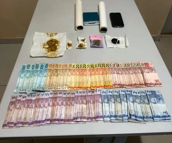 Adolescente de 17 anos é apreendido por ato infracional de tráfico de drogas na Vila São Luiz, em Ourinhos