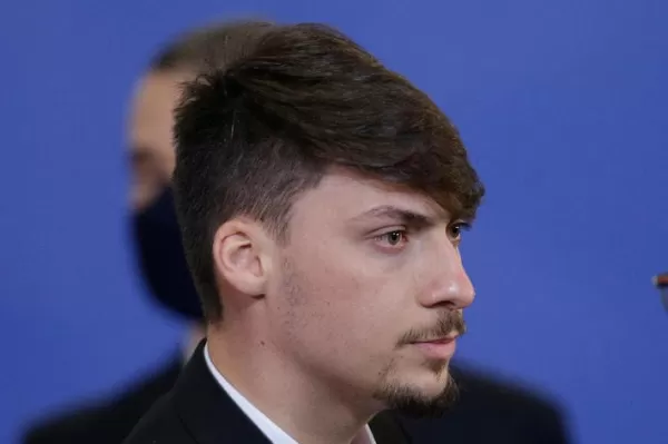 Jair Renan usa nome de Bolsonaro na urna e é o vereador eleito com mais votos em Balneário Camboriú