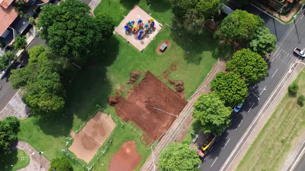 Prefeito anuncia construção de quadra de basquete na Praça dos Burgueses, em Ourinhos