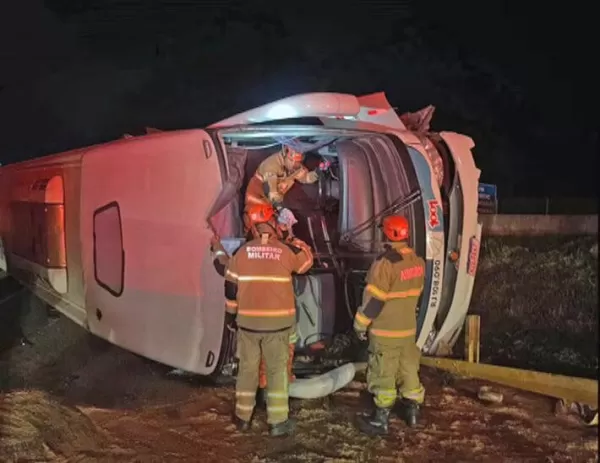 Acidente com romeiros vindos de Aparecida deixa 24 feridos