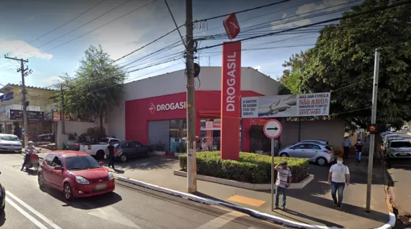Farmácia é assaltada na madrugada em Santa Cruz do Rio Pardo; autor é preso pela PM 